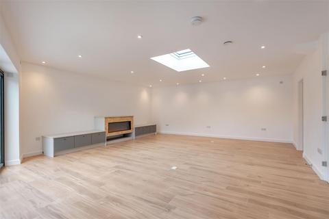 3 bedroom house to rent, The Yard House, East Road, Oundle