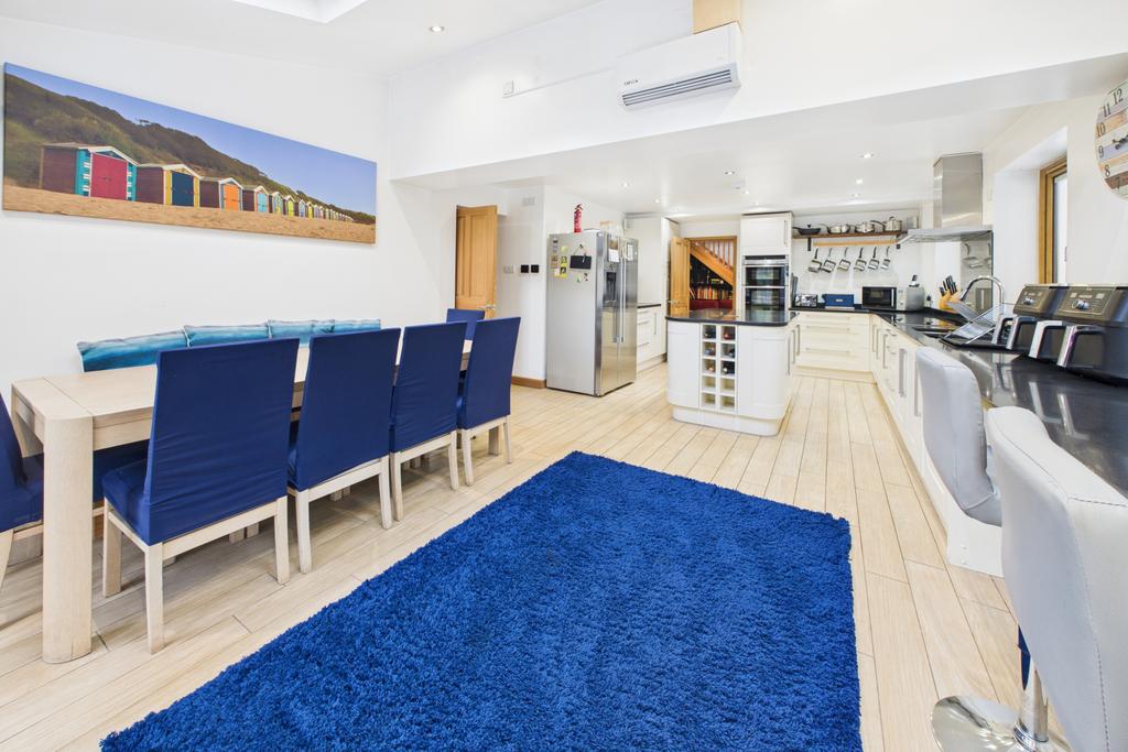 Kitchen / Dining