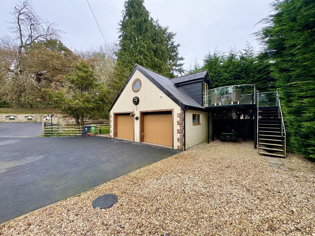 Garage &amp; Store