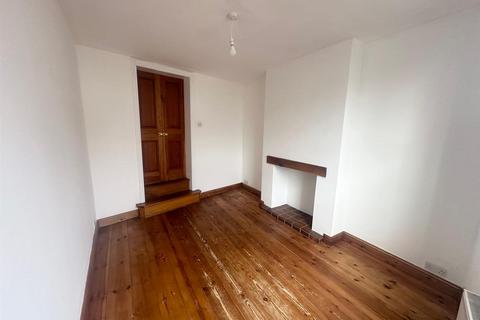 2 bedroom house to rent, High Street, Wollaston