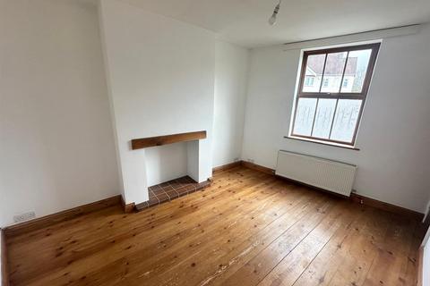 2 bedroom house to rent, High Street, Wollaston