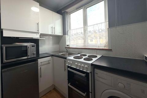 1 bedroom flat to rent, Malta Road, Portsmouth Unfurished