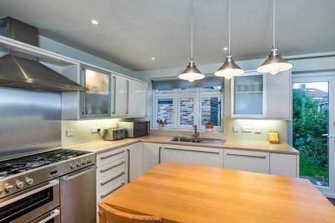37 Stevedale Road, Welling, DA16 1ND