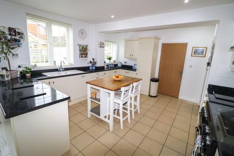 4 bedroom detached house for sale, Chichester Avenue, Hayling Island