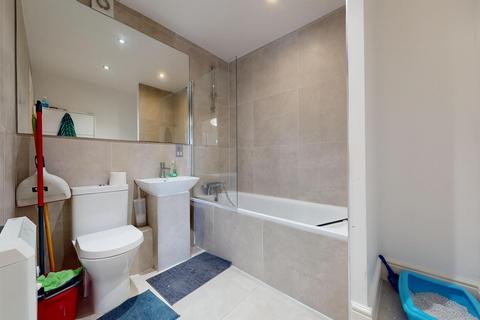 2 bedroom flat for sale, Station Road New Barnet