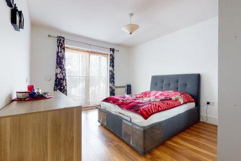 2 bedroom flat for sale, Chingford Mount Road