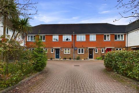 3 bedroom property to rent, The Hemsleys, Crawley RH11