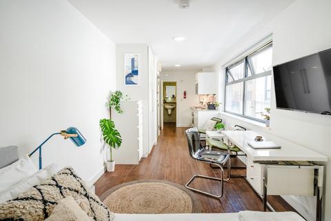 Studio to rent, Albany Street, London NW1