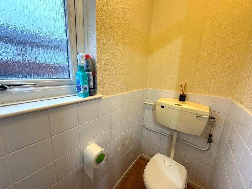 Toilet.jpg