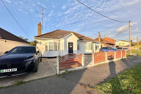 4 bedroom bungalow for sale, The Parkway, Canvey Island