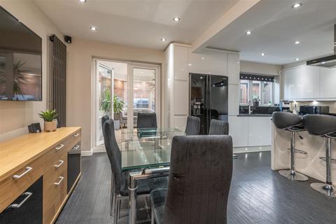 16 Fern Rise, Elland, HX5 9QP