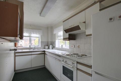 2 bedroom apartment for sale, Peregrine Gardens, Shirley