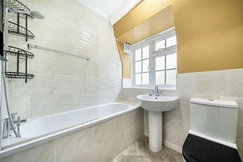 2 bedroom flat to rent, Greenbay Road, London SE7