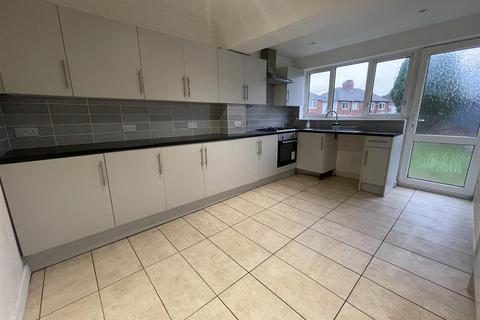 3 bedroom semi-detached house to rent, Forest Avenue, Walsall