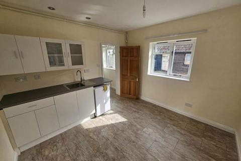 1 bedroom ground floor flat to rent, High Street , Shepreth ,