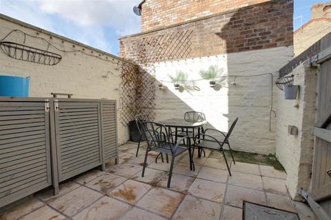 3 bedroom end of terrace house for sale, Chapel Street, Alford LN13