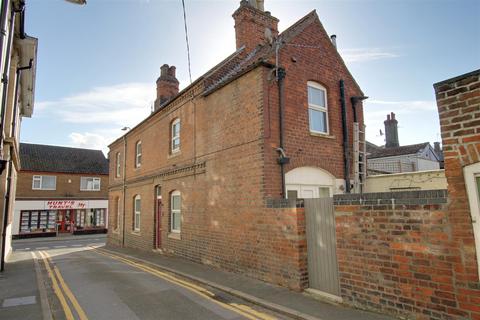 3 bedroom end of terrace house for sale, Chapel Street, Alford LN13