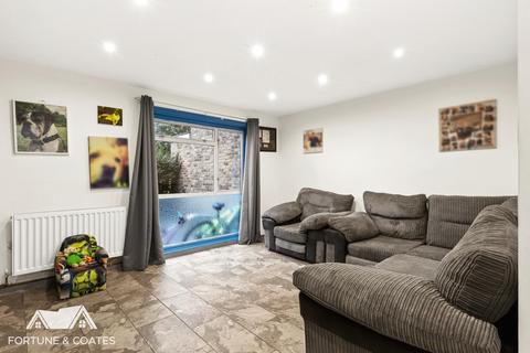 3 bedroom terraced house for sale, The Maples, Harlow