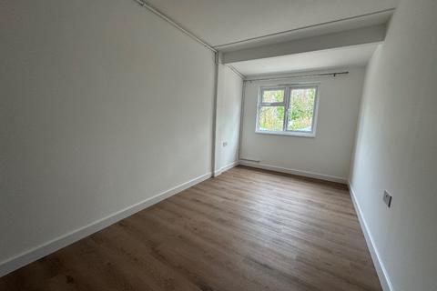 1 bedroom in a house share to rent, Peartree Bridge, Milton Keynes MK6