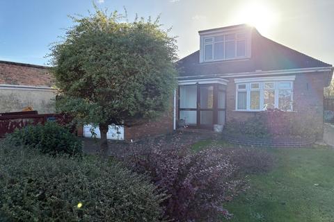 3 bedroom detached house to rent, Crowstone Road,