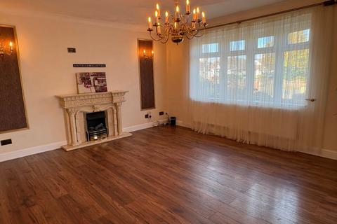 3 bedroom detached house to rent, Crowstone Road,