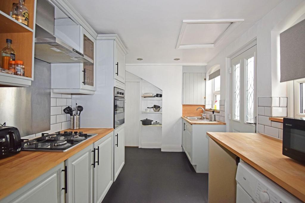 7 Coronation Terrace, kitchen.jpg