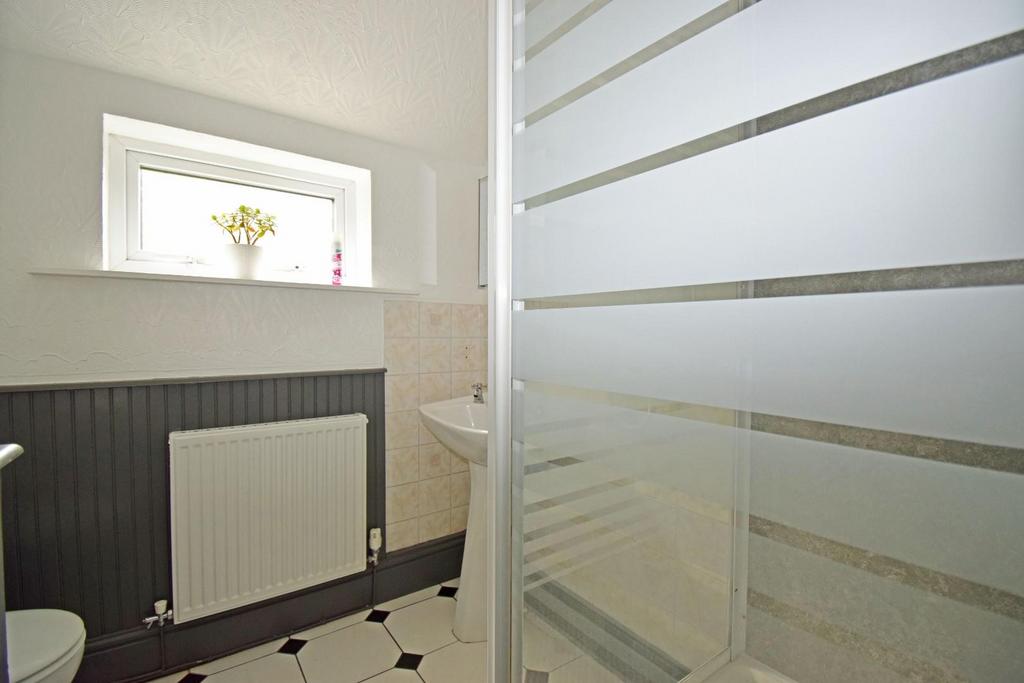 7 Coronation Terrace, shower room 1.jpg