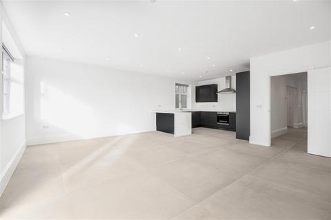 5 bedroom semi-detached house to rent, Abbey Road, Enfield