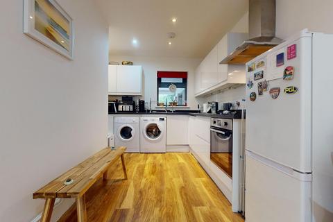 2 bedroom ground floor flat for sale, Station Road New Barnet