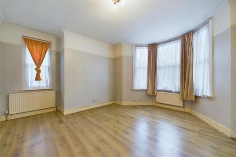 4 bedroom flat for sale, Thurleigh Mansions, Thurleigh Road, London, SW12