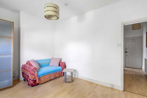 Studio to rent, Colney Hatch Lane, London N10