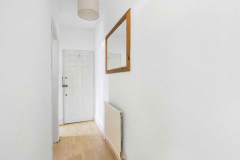 Studio to rent, Colney Hatch Lane, London N10