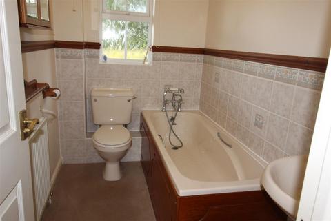 3 bedroom bungalow to rent, Primrose Gardens, Tavistock