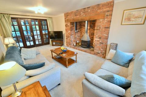 4 bedroom detached house for sale, Victoria Gardens Bretforton WR11 7FR