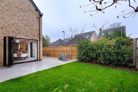 4 bedroom detached house for sale, The Plain, Epping