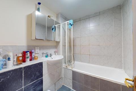 2 bedroom flat for sale, Laugan Walk