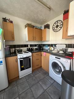 Studio to rent, Vicars Bridge Close, Wembley HA0