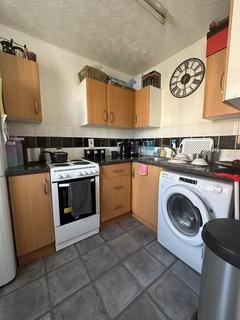 Studio to rent, Vicars Bridge Close, Wembley HA0