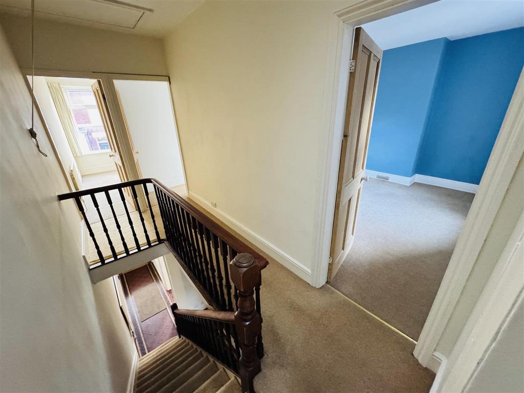 Semi galleried landing