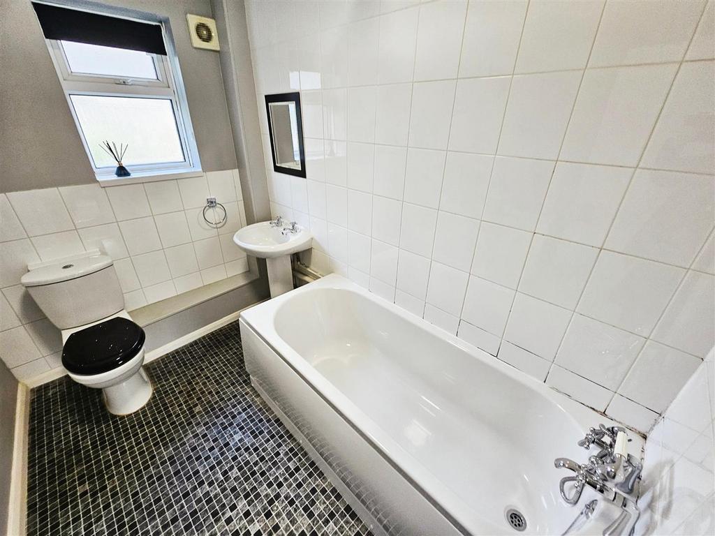 Www.primechoiceproperties.co.uk - bathroom.jpg