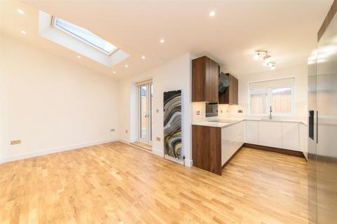 6 bedroom semi-detached house to rent, Addington Drive,  North Finchley,  N12