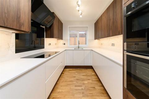 6 bedroom semi-detached house to rent, Addington Drive,  North Finchley,  N12