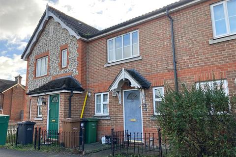 2 bedroom terraced house to rent, Junction Road, Andover