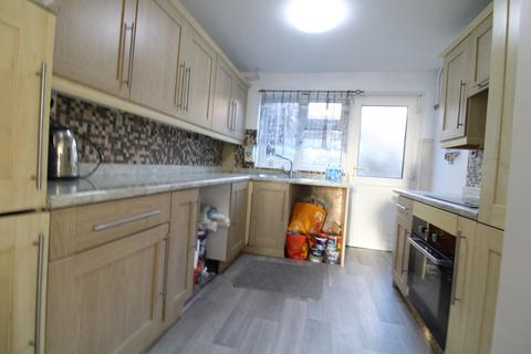 3 bedroom terraced house to rent, Newhall, DE11