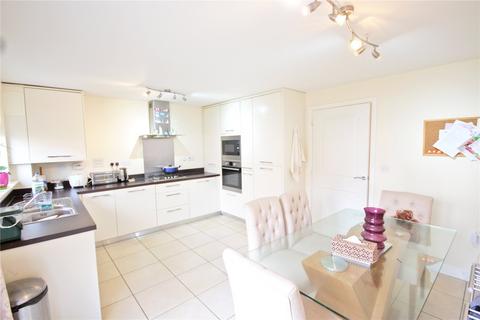 4 bedroom end of terrace house to rent, Borders Crescent, Loughton, IG10