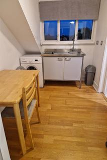 Studio to rent, Leeside Crescent, Golders Green, NW11