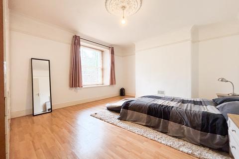 2 bedroom apartment to rent, Chertsey Road, Somerset BS6