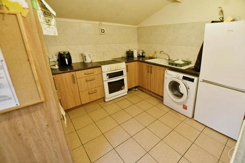 1 bedroom in a house share to rent, New Road, Wrexham, LL11