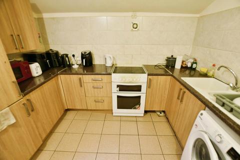 1 bedroom in a house share to rent, New Road, Wrexham, LL11