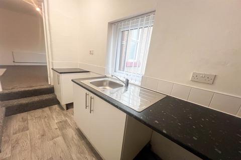 2 bedroom flat to rent, Talbot Road, South Shields